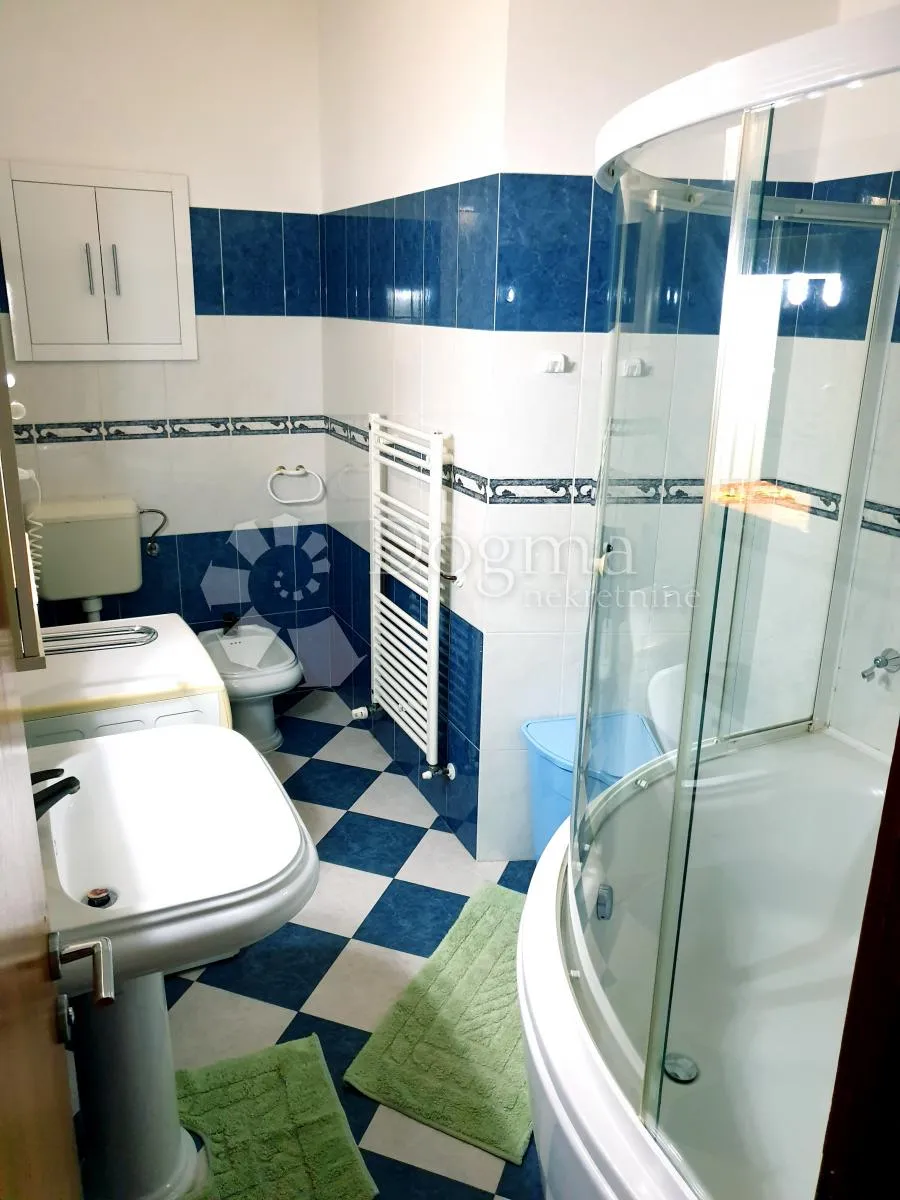 stan 122m2 rovinj- blizina plaže kuvi - slika 21