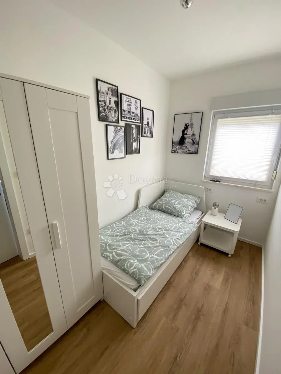 čiovo-kuća s 3 apartmana i bazenom - slika 5
