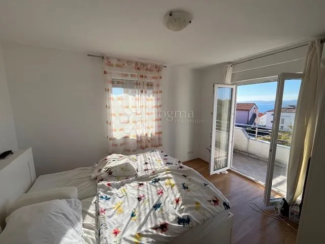ekskluzivno samo u dogmi!crikvenica,stan 70m2 sa terasom i pogledom na more - slika 9