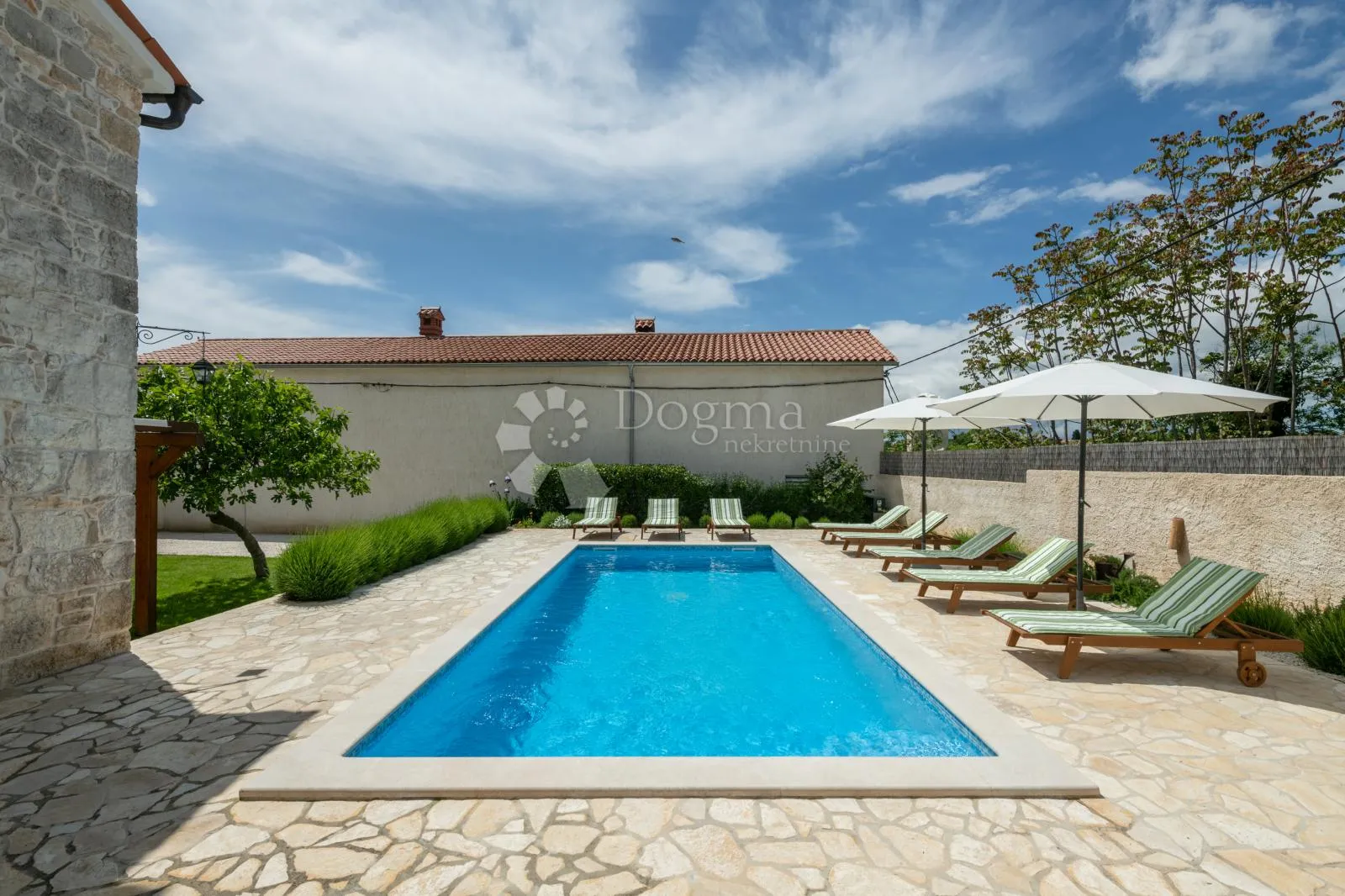 autentična vila istarskog šarma s bazenom, jaccuzzijem, i morem u blizini - slika 6