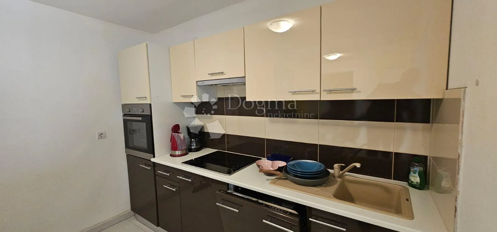 prodaje se ekskluzivna apartmanska kuća u medulinu – 900 m od mora - slika 18