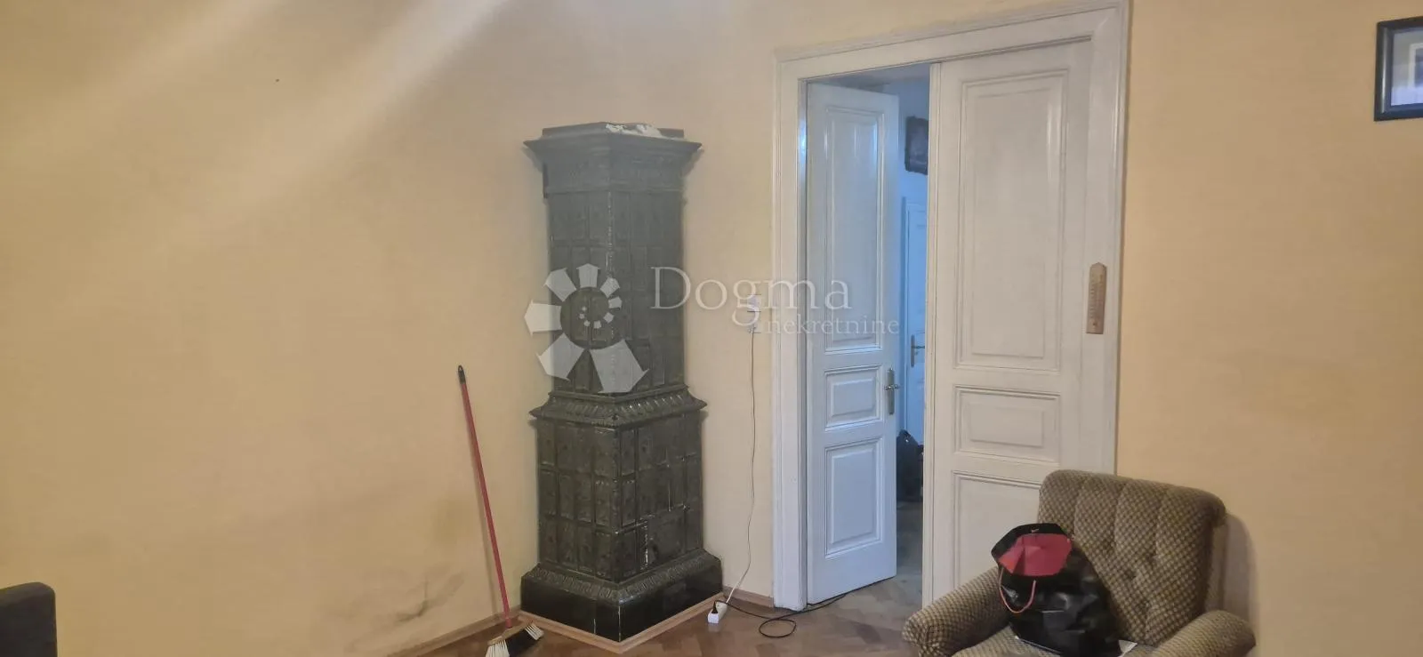 stan u strogom centru sa parkirnim mjestom i pogledom na more - slika 4