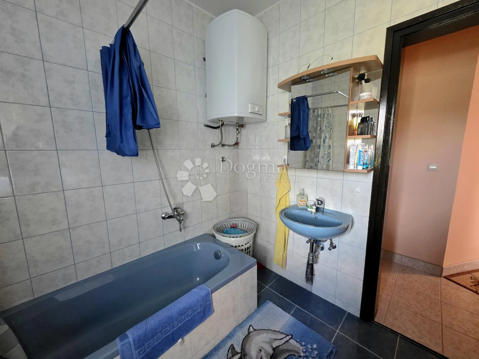 prodaja, kuća, velika jelsa, nkp 300 m2 sa okućnicom - slika 20