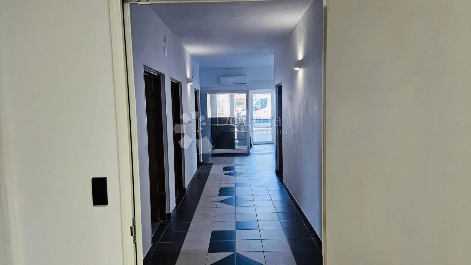 kuća za najam za 90 osoba - 90 kreveta - slika 7