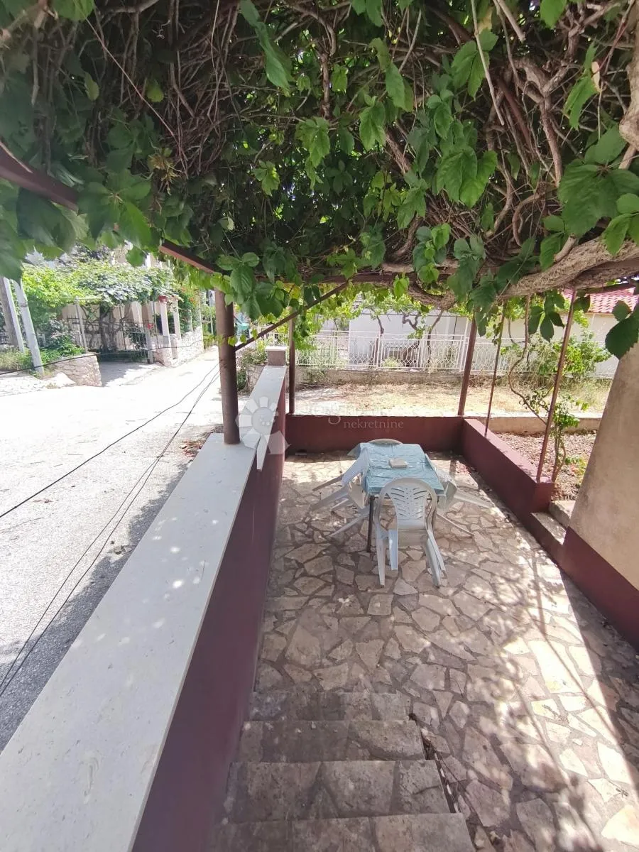 okrug gornji – kuća s više apartmana na atraktivnoj lokaciji - slika 8