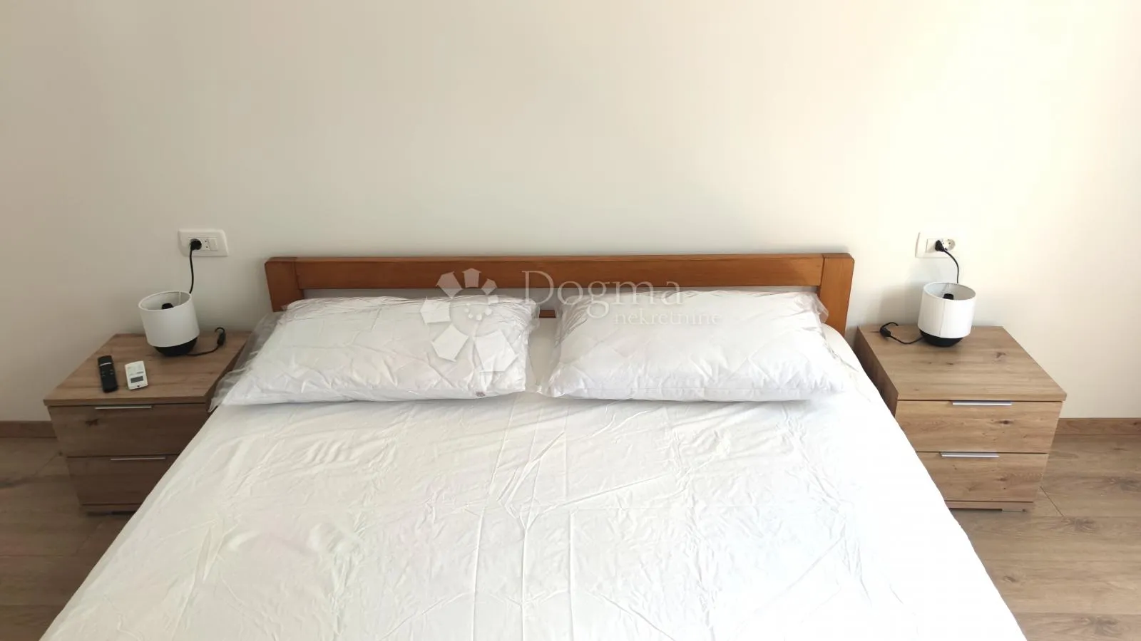 kuća na samo 20 m od uređene plaže! - slika 10