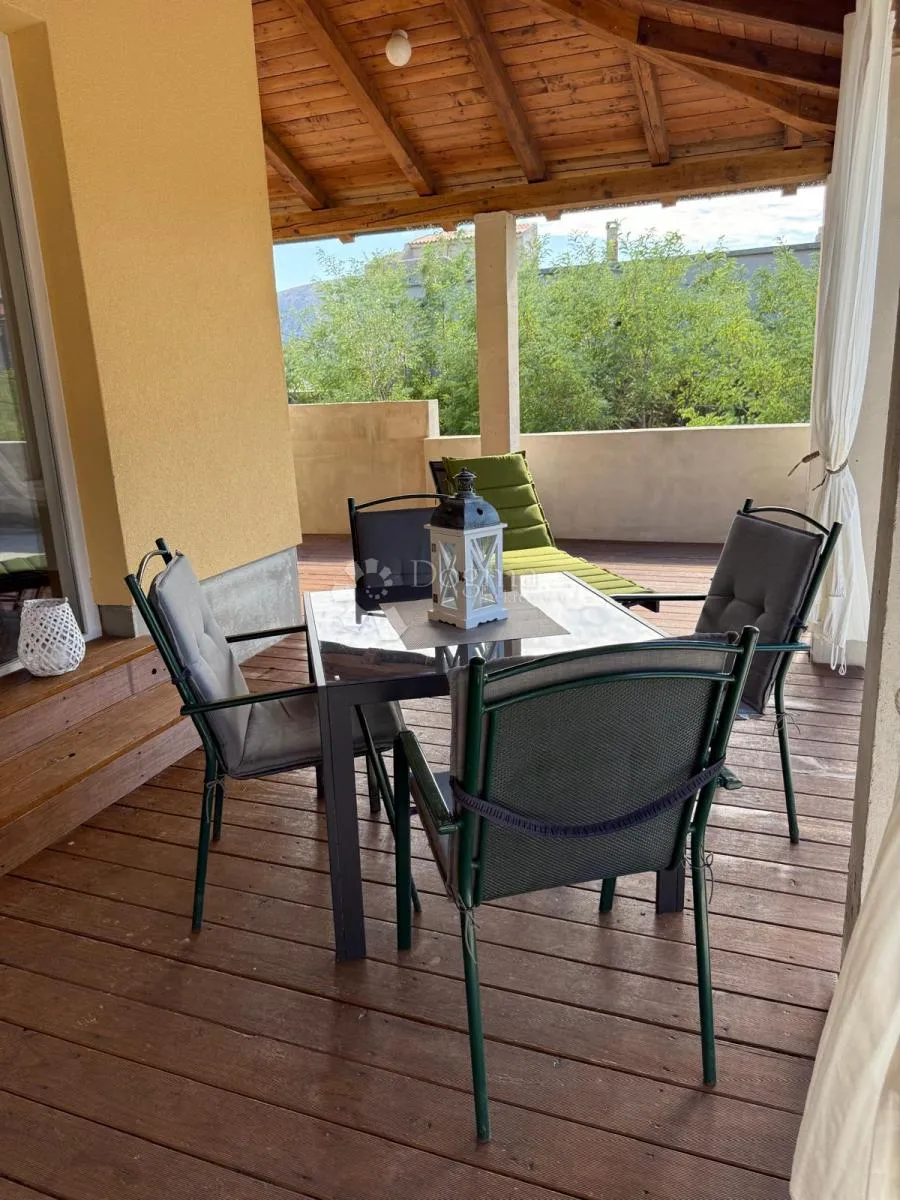 kuća na pagu s velikim dvorištem - 310m2 - slika 16