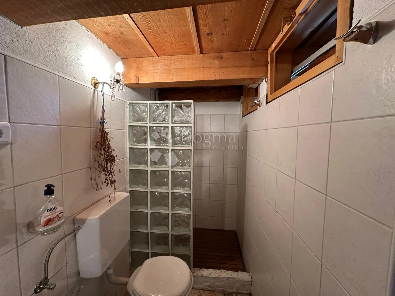 difuzni hotel autohtone kamene kuće 10+1 - slika 53