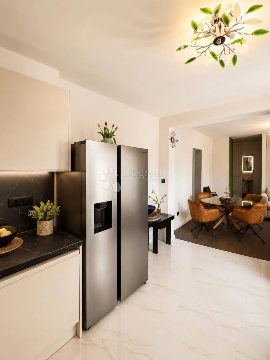 prestižna adresa punta skala (petrčane) 70 m od mora, renoviran stan 77m2 - slika 12