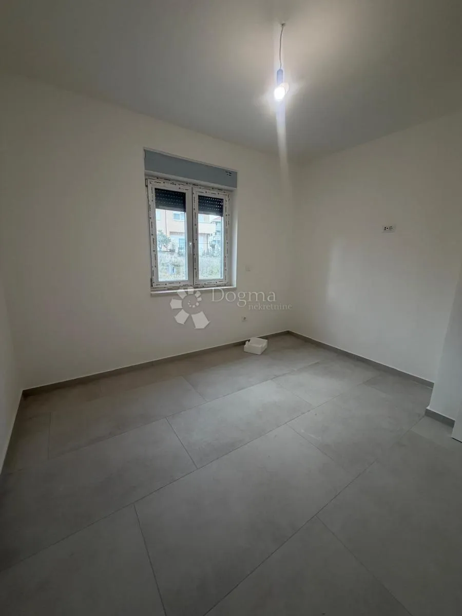 vodice - novogradnja dvosoban stan sa krovnom terasom s3 - slika 12