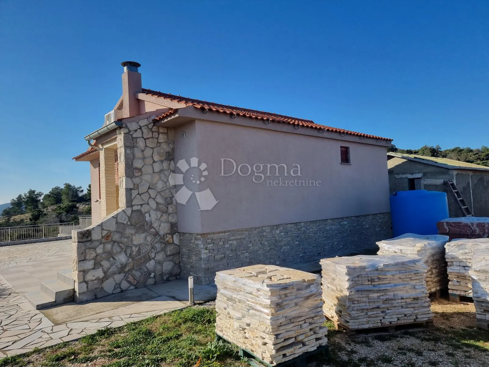 kamena villa na osami sa božanstvenim pogledom!!! - slika 11