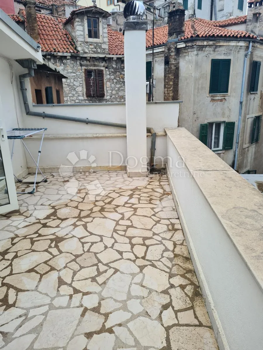 šibenik centar - kamena kuća blizu rive - slika 58