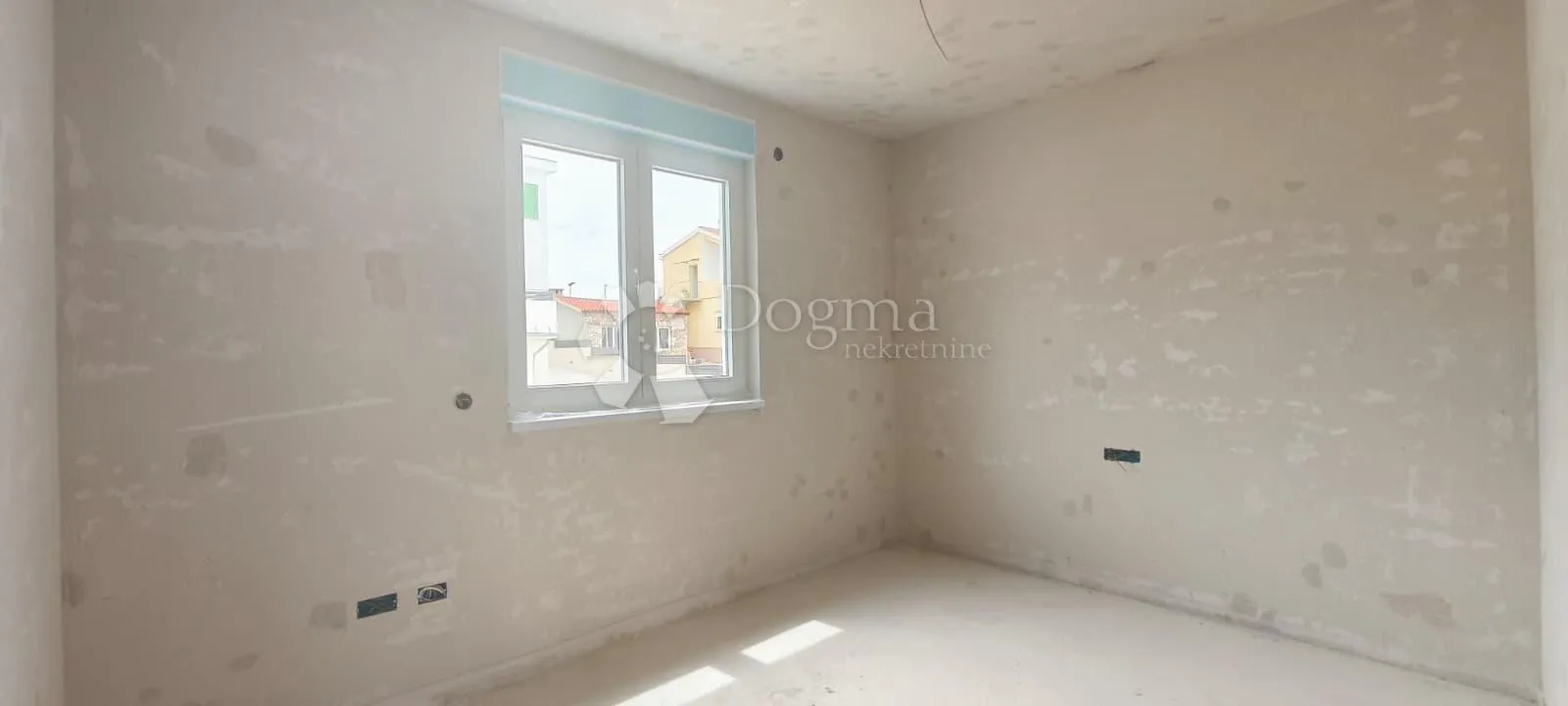 stan s krovnom terasom i spektakularnim pogledom - ražanac - slika 4