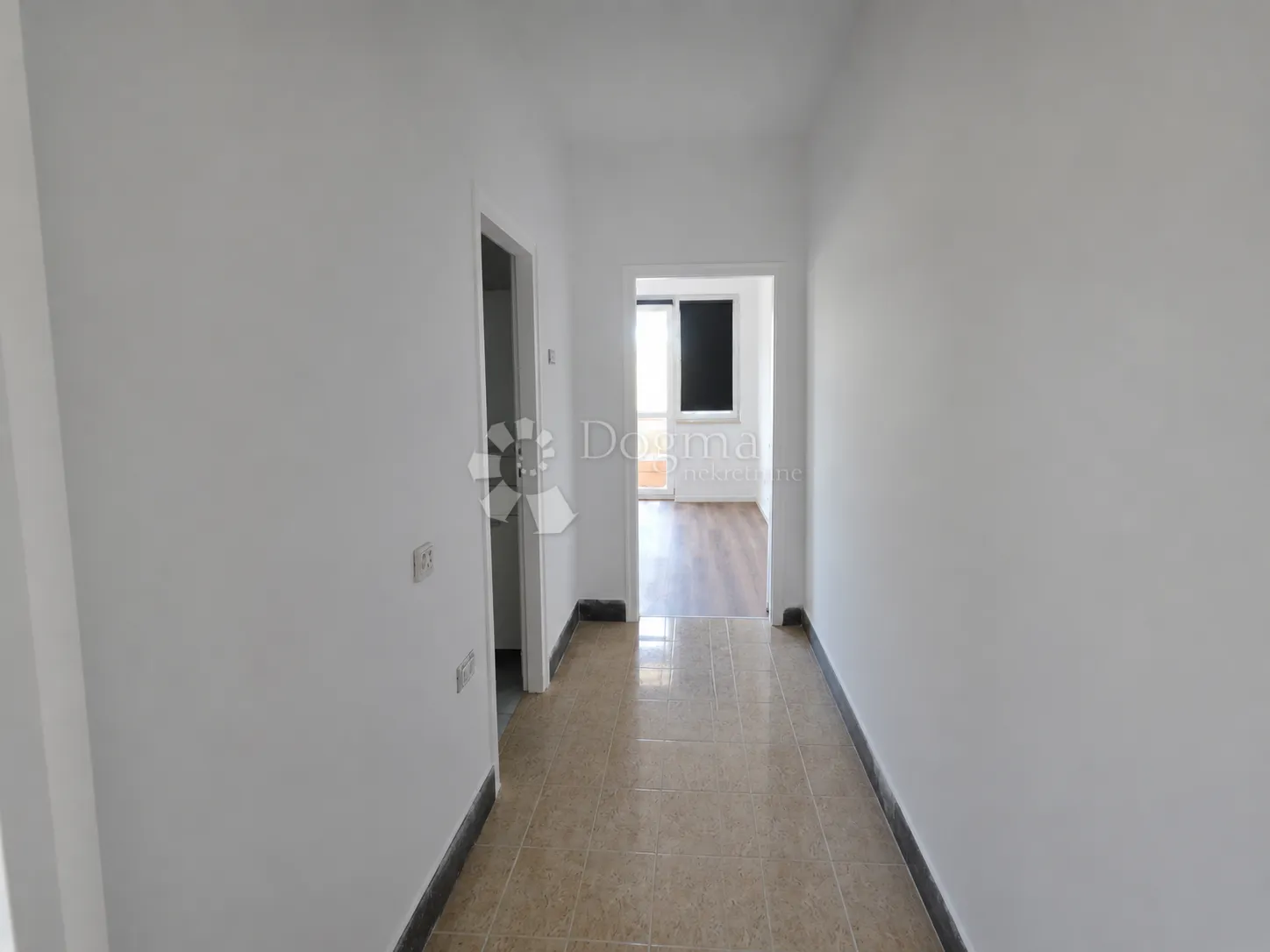labin,stan u centru sa drvarnicom 6 m2 i spremištem 15m2od - slika 4