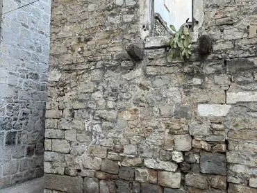 hitna prodaja! kamena starina za obnovu, kaštel sućurac - slika 4
