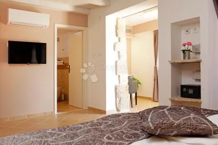 mali obiteljski hotel, prvi red do mora, vela luka - slika 12
