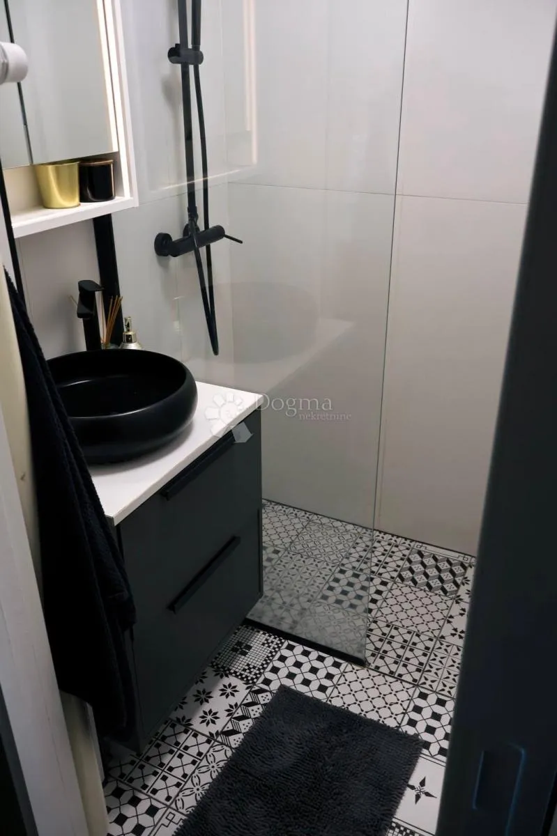predivan, potpuno renoviran stan na odličnoj lokaciji - slika 6