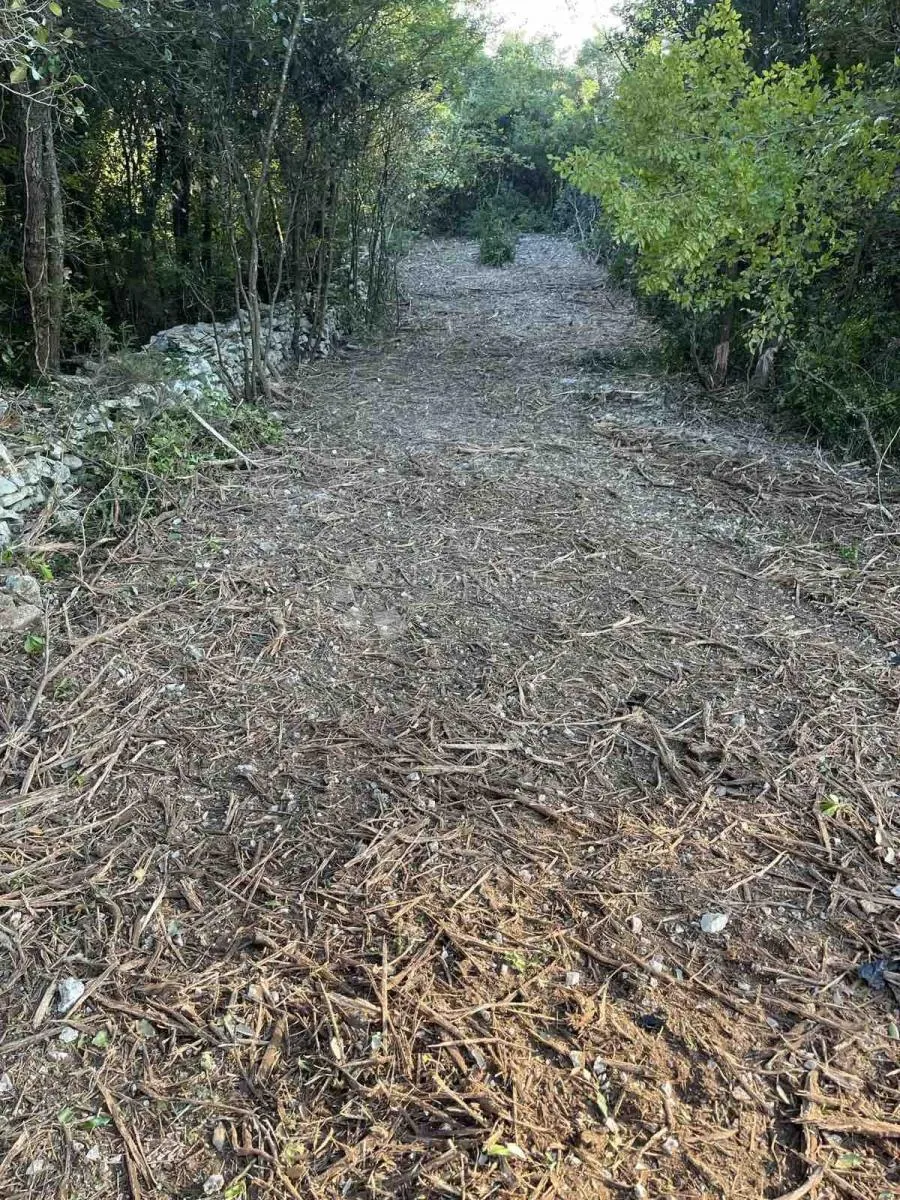atraktivno zemljište s legaliziranom započetom gradnjom blizu duge uvale - slika 4
