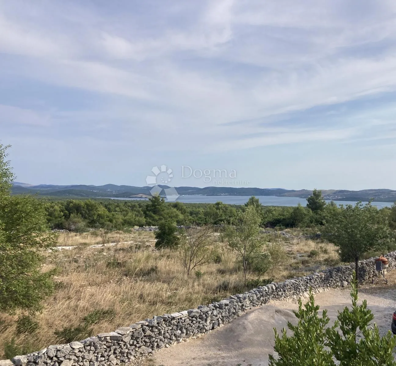 izvanredno građevinsko zemljište sa pogledom na prukljansko jezero - slika 2