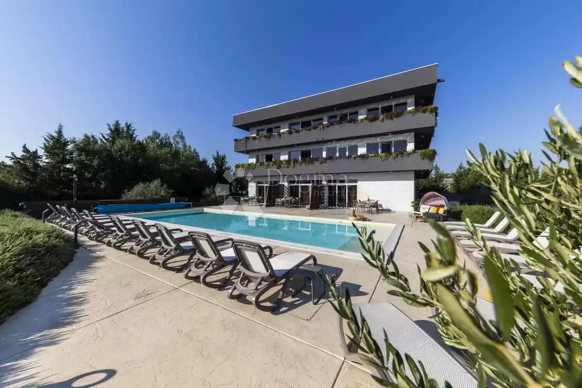 moderna villa sa bazenom- žerava - slika 4