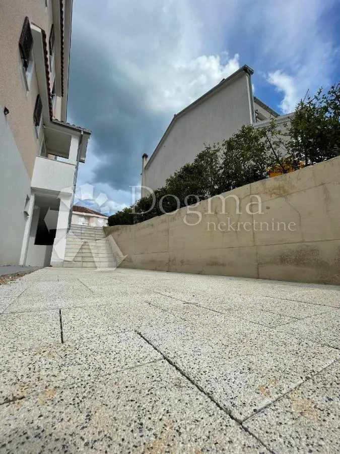 malinska - apartmanska kuća 400 m od mora - slika 4