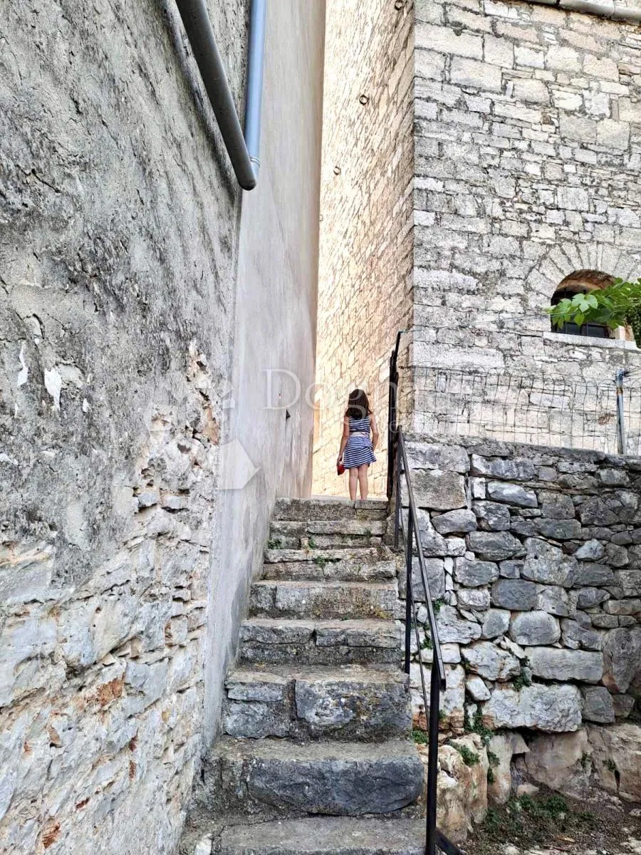 kuća u centru bala sa dvorištem - slika 3