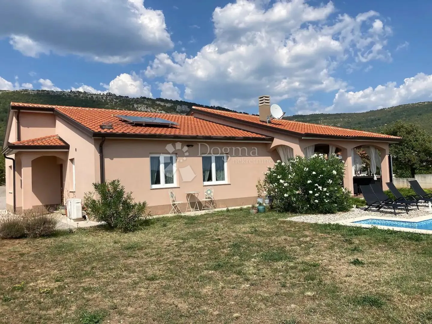 kuća s bazenom, 1000m2 okućnice, panoramski pogled - slika 2