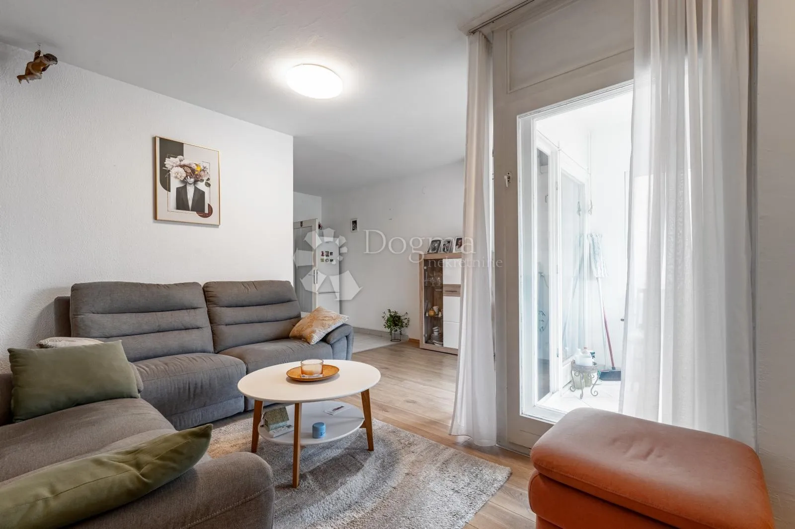 škurinje -65m2 ,prvi kat balkon 2s+db - slika 2