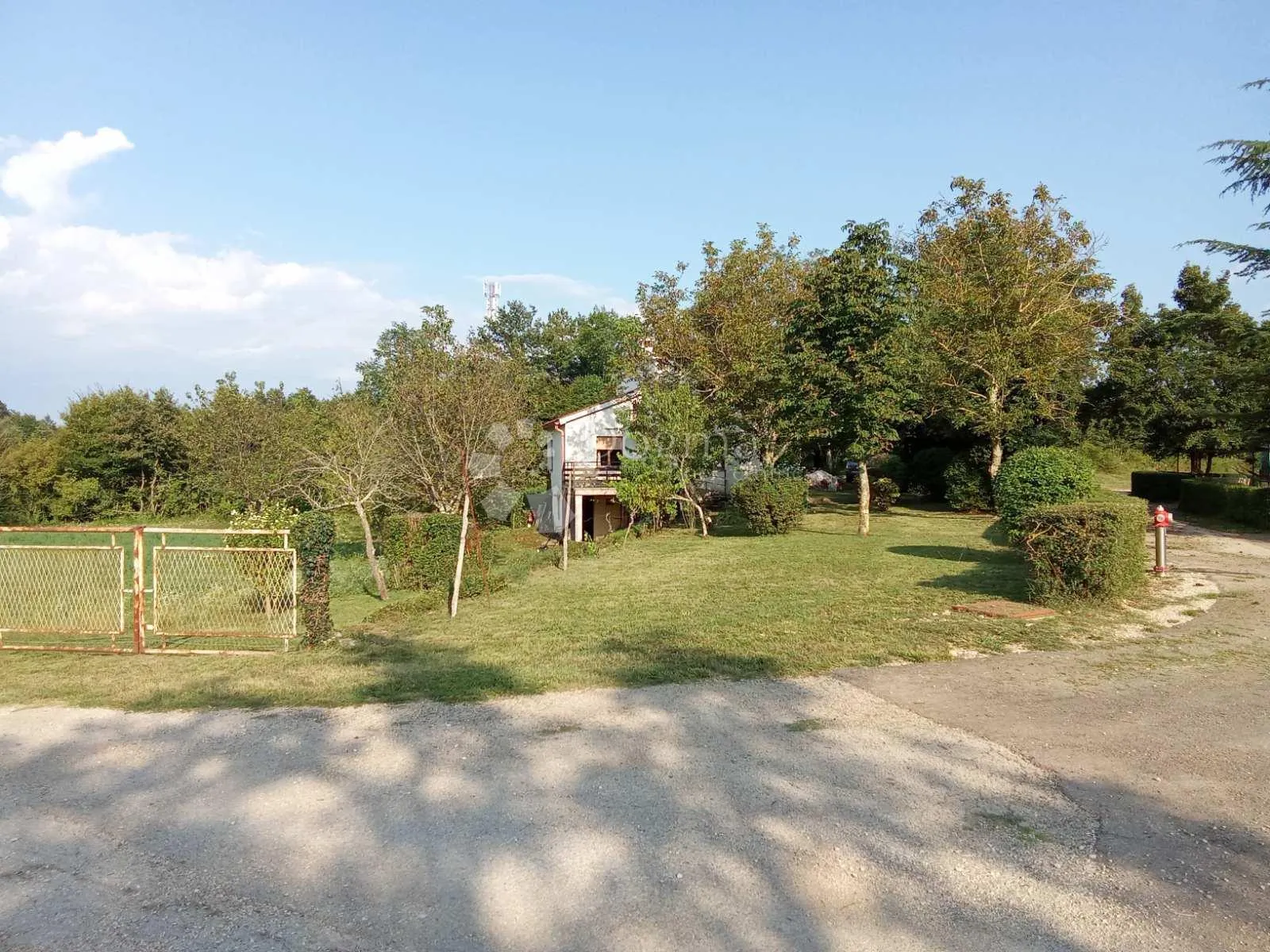 kuća s prostranom građevinskom parcelom – pazin - slika 18