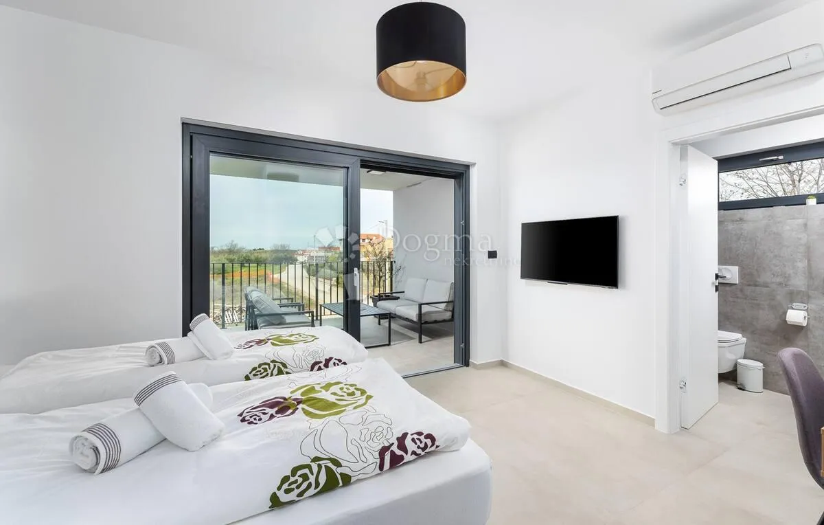 villa s bazenom i jacuzzijem - poreč - slika 10