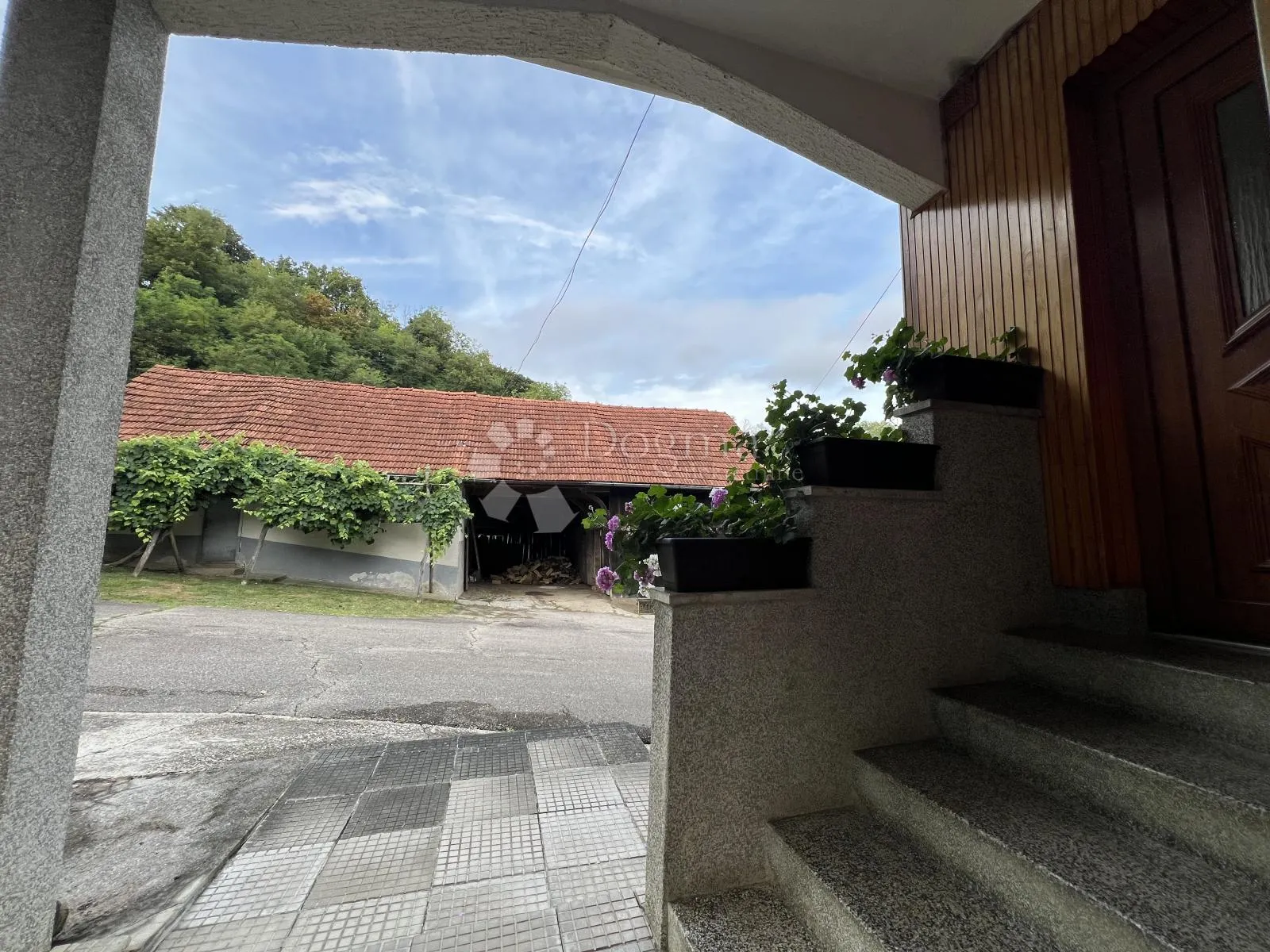 kuća s velikim zemljištem – idealno za turizam i obiteljski život - slika 11