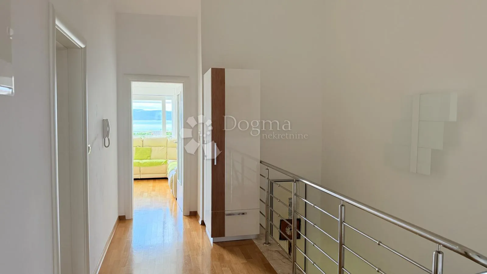 penthouse u baškoj vodi – dvoetažni, kompletno namješten - slika 14