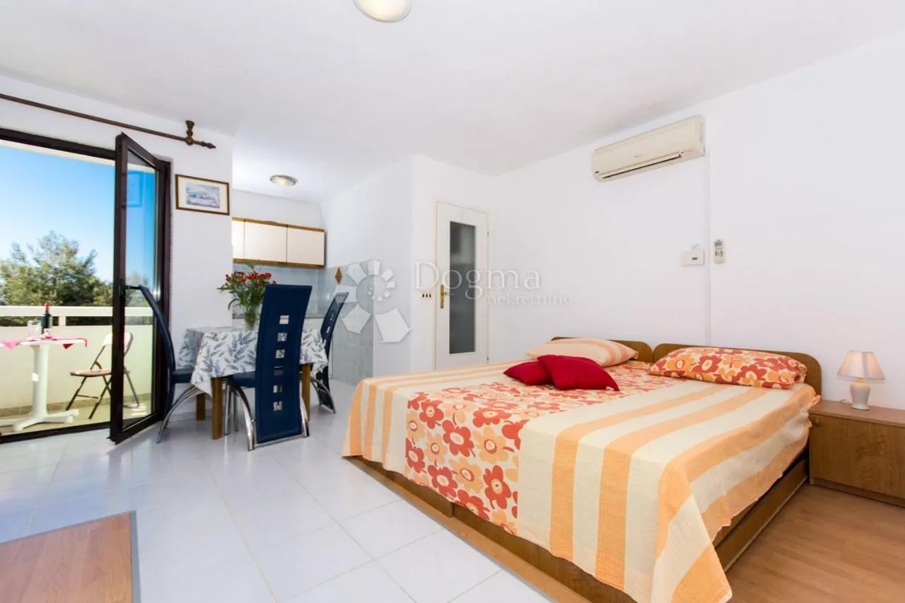 kuća s apartmanima, bazenom i garažom – okrug gornji - slika 9