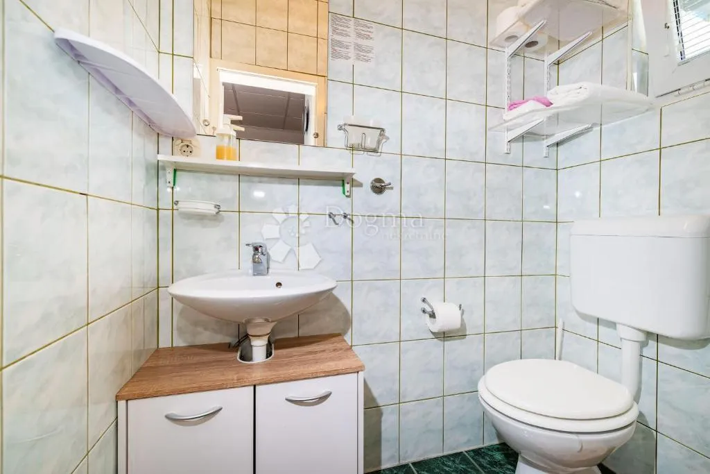 top investicija: kuća s pogledom na more i 4 stambene jedinice – preko, otok ugljan - slika 9