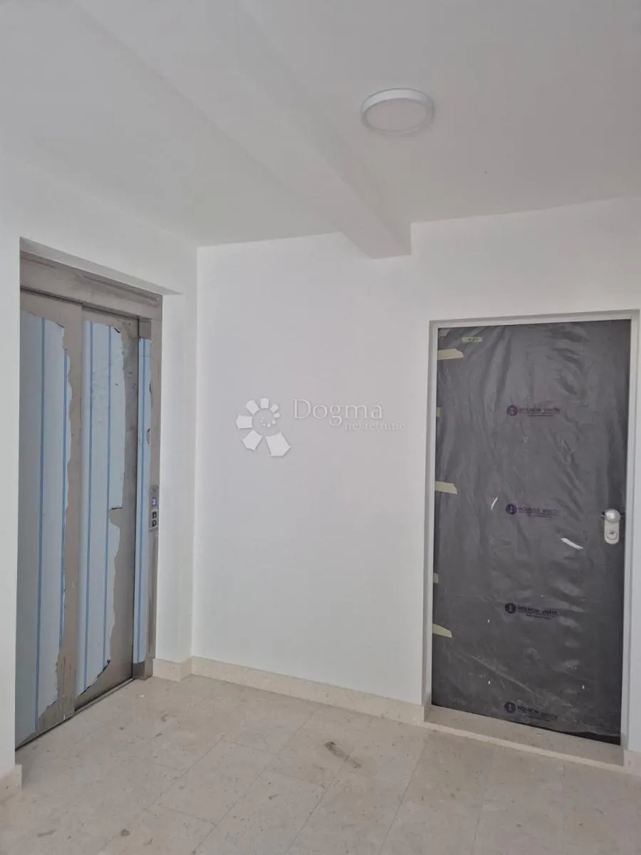 novogradnja – moderan stan (s8) s balkonima i pogledom na more, manje od 150 m od plaže – okrug gornji - slika 11