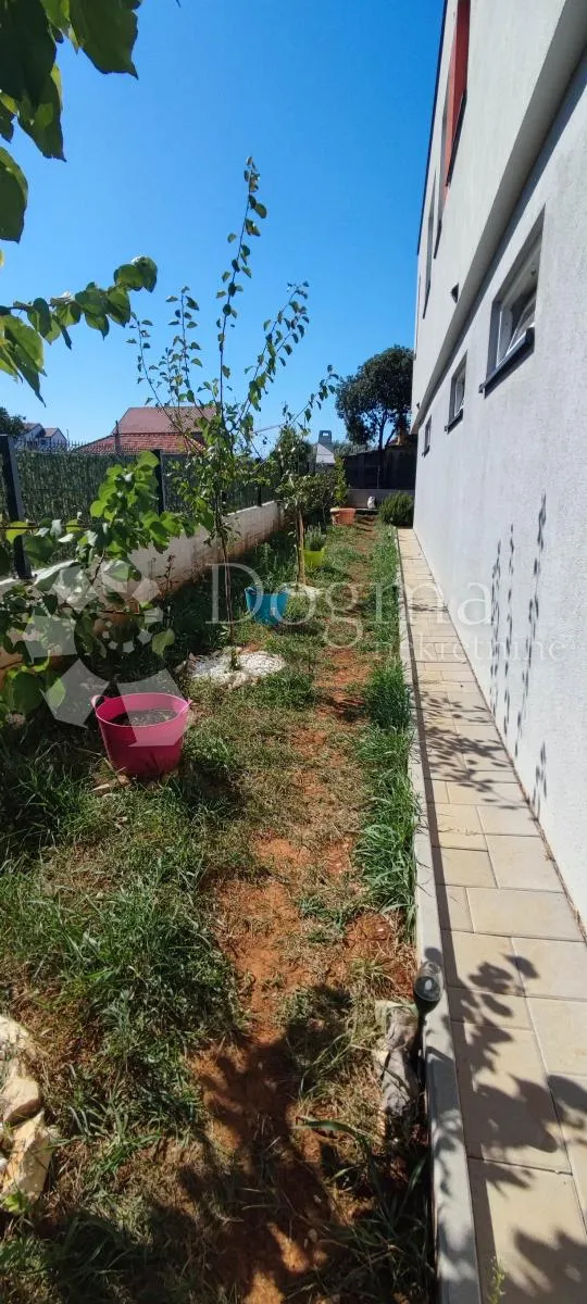 zadar, bokanjac - prostran stan u mirnom naselju - slika 20