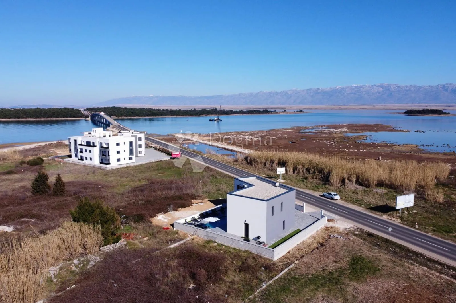 prodaje se moderna vila sa bazenom privlaka - slika 46