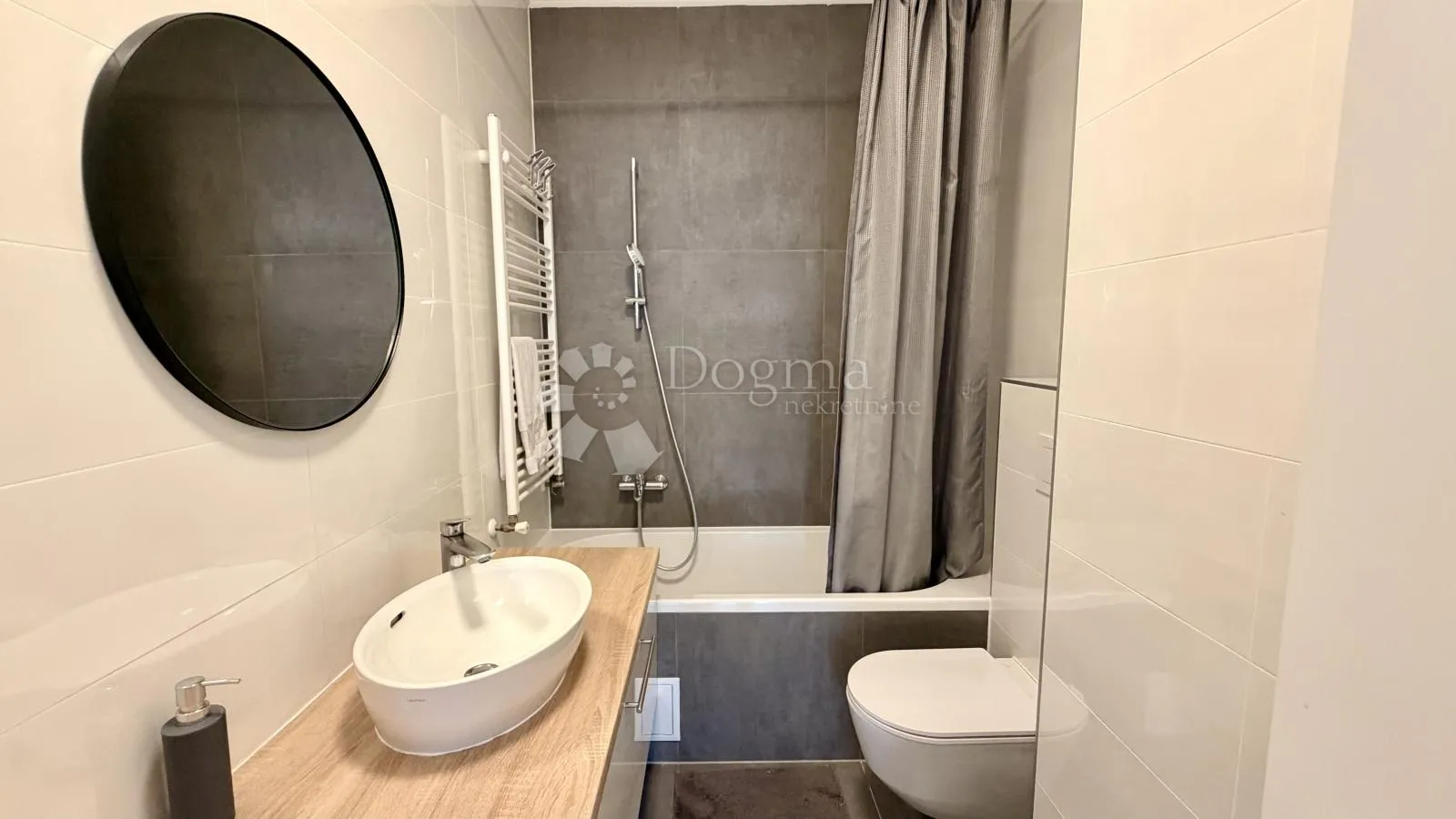 svijetao 4soban penthouse s terasama i parkingom - slika 11
