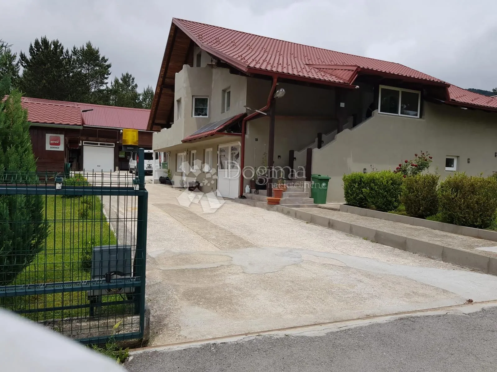 dva imanja u korenici - slika 1