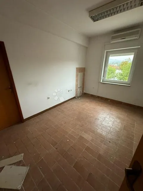 atraktivan poslovni prostor u srcu viškova - slika 2