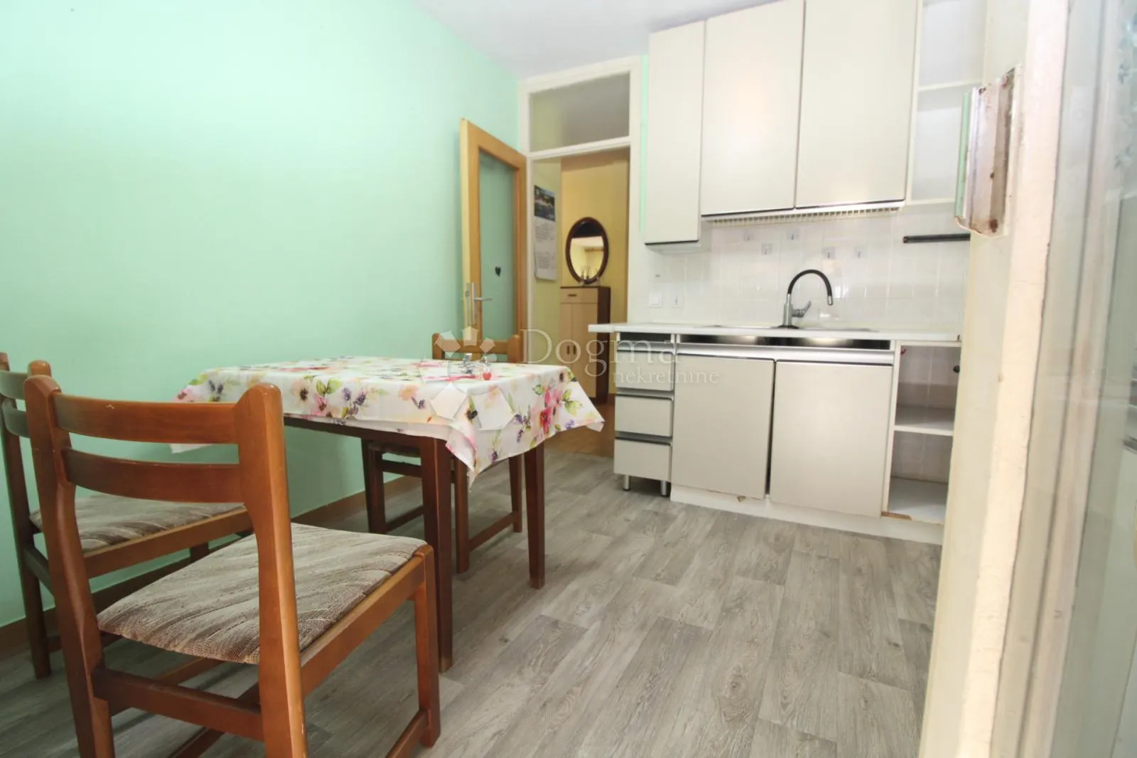 srdoči stan 68m2 3s kl sa lođom - slika 10