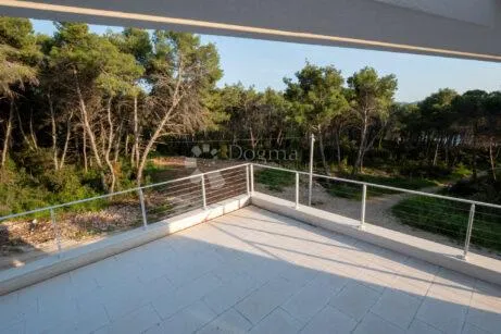 raskošan penthaus s bazenom, 100 m od mora - slika 22