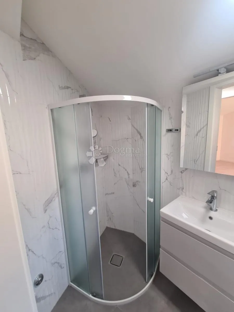 stan s osjećajem kuće – privatni vrt 49 m², terasa i panoramski pogled, mikulići - slika 7
