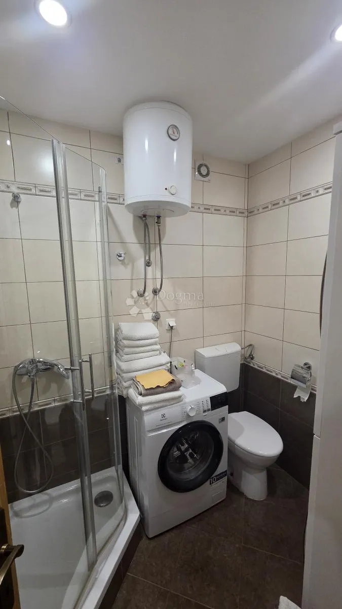 moderan apartman s lođom i parkirnim mjestom - slika 7