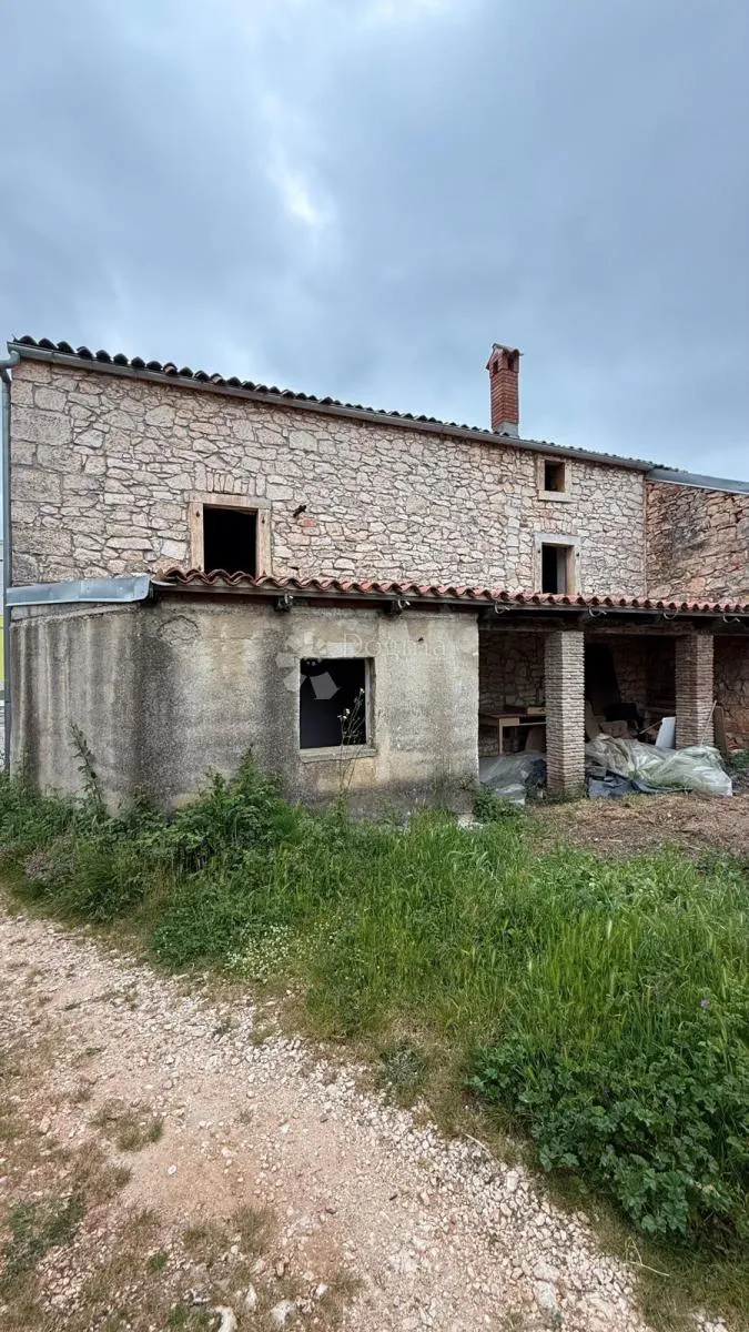 kamena priča za renovaciju na dobroj lokaciji - slika 4
