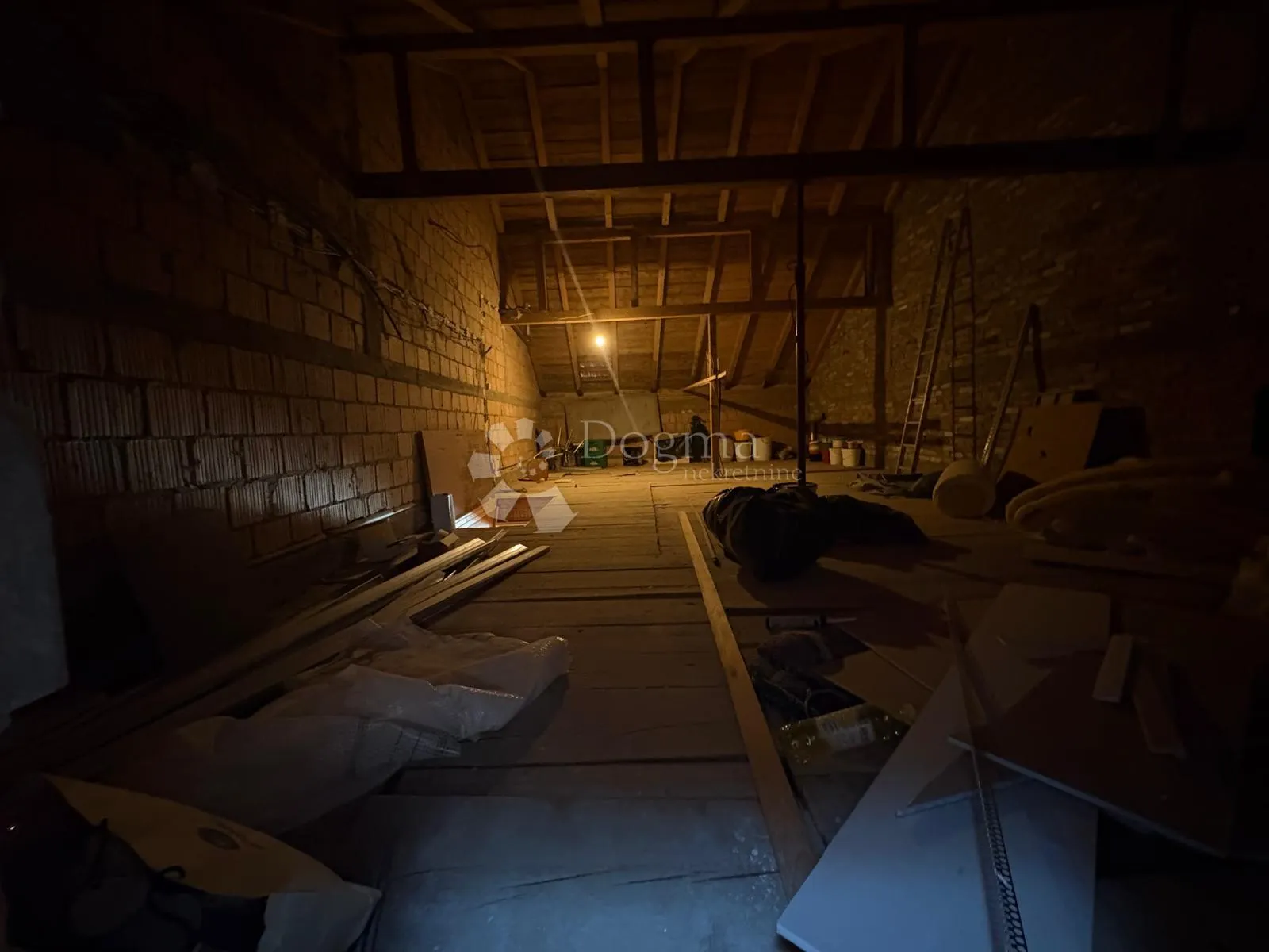prostrana katnica u retfali – 291 m² s dvorištem - slika 21