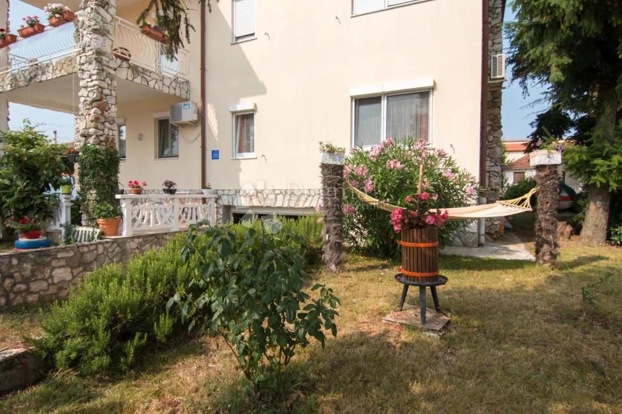 kuća sa bazenom i 4 stambene jedinice - 600m od plaže - slika 57