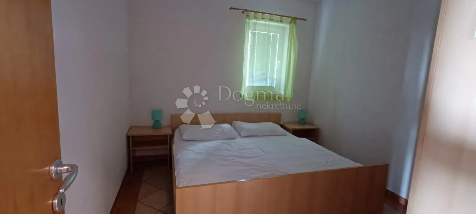 omišalj, kuća sa 9 apartmana - slika 14