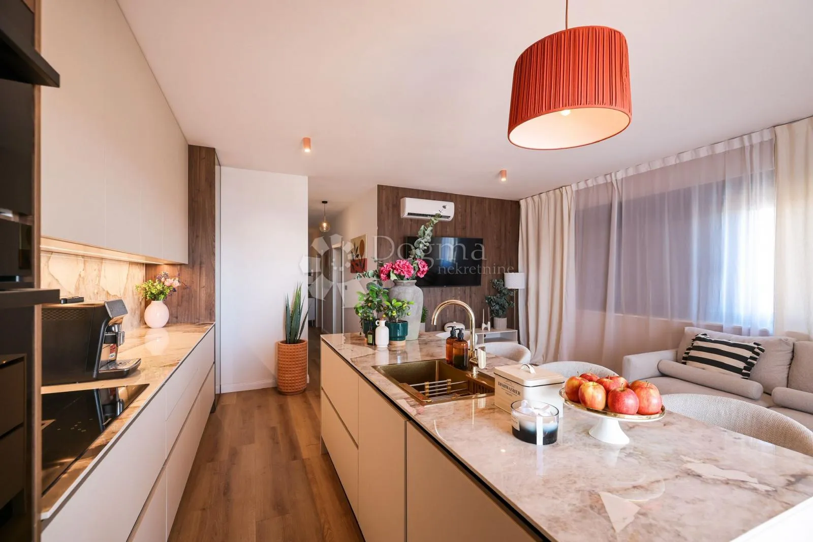 dizajnerski penthouse s krovnom terasom, liftom i garažom - slika 7