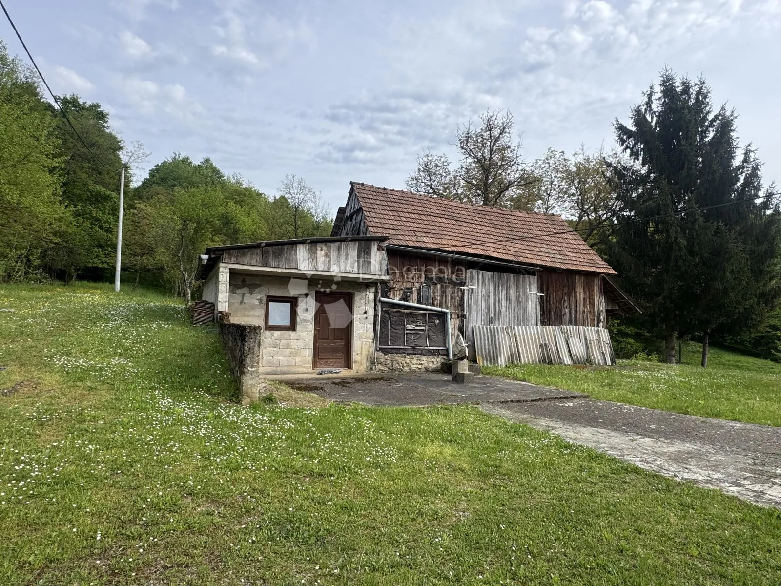 kuća + šuma + vinograd u blizini rijeke mrežnice - slika 8
